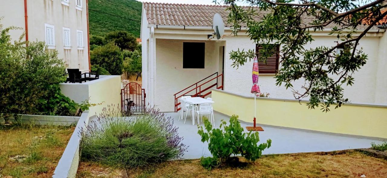 Apartments Tatjana Martinscica  Exterior photo