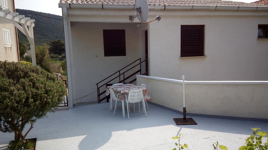 Apartments Tatjana Martinscica  Exterior photo