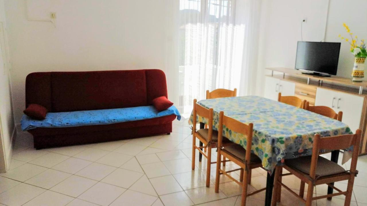Apartments Tatjana Martinscica  Exterior photo